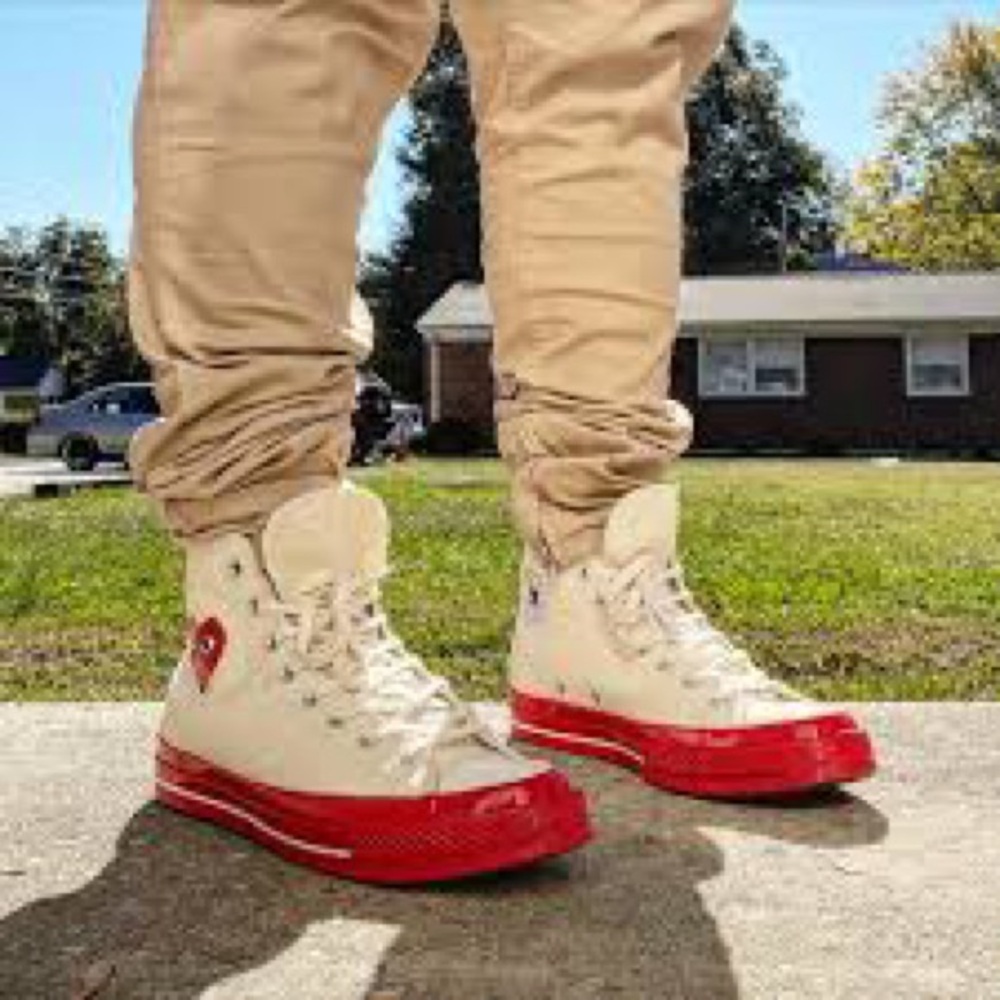 Sneakers with Red Heart Design - Picture 3 of 12